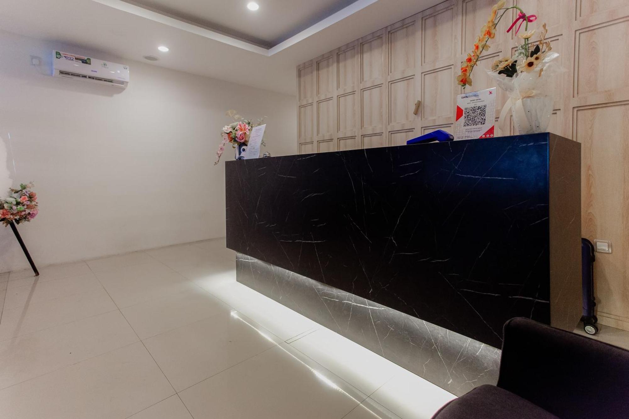 Urbanview Hotel Priority Samarinda By Reddoorz Экстерьер фото